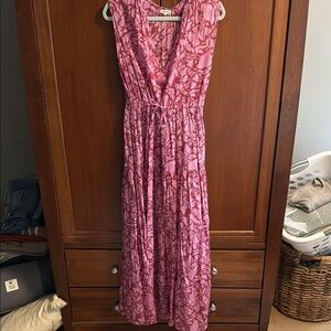 Sleeveless Pink Floral Maxi Dress with V-Neck and Tie Waist